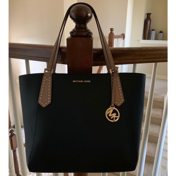 Michael Kors Handbags - ‼️24 HR BLOWOUT‼️NWT❤️MK Kimberly Large Stud Tote